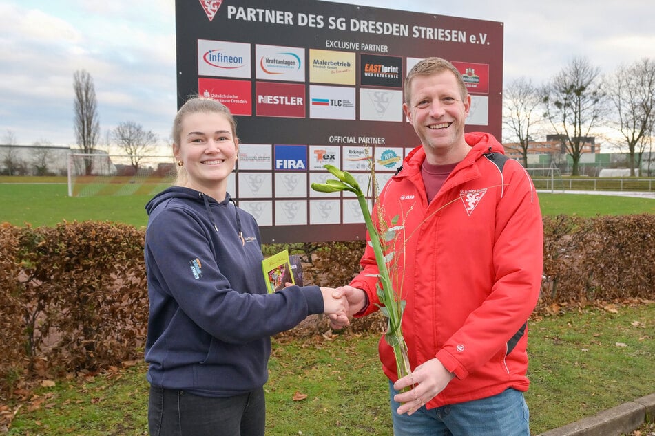 Als kleines Geschenk gab es ein Blümchen und einen Gutschein von "Blumen und Florales".