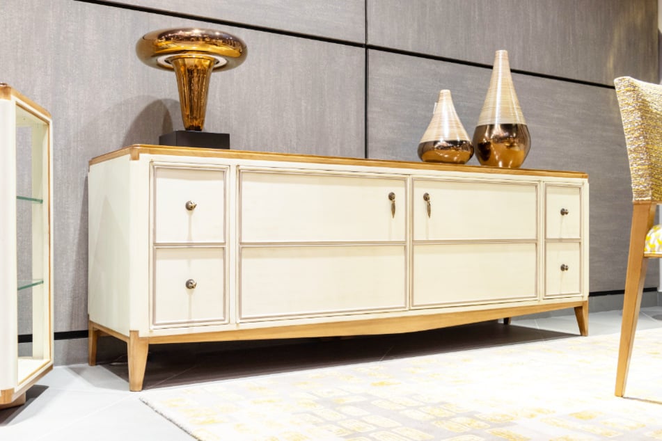 Ordnung mit Stil: Wie eine moderne Kommode zum Blickfang im Wohnzimmer wird