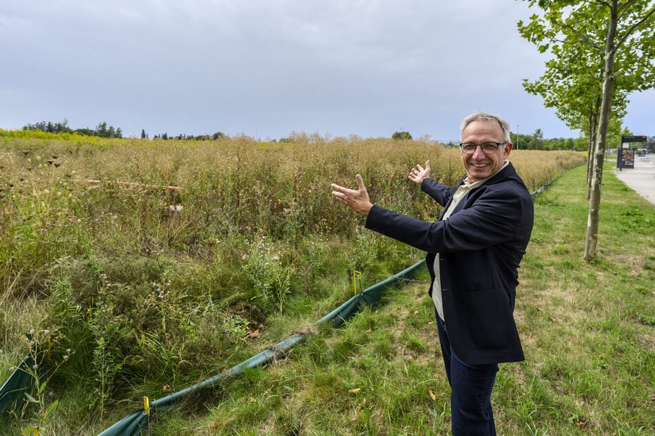 Prof. Harald Kuhn (61) zeigt den zukünftigen Standort des Reinraums.
