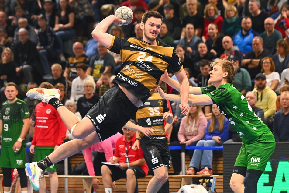 Lauro Pichiri (21, l.) zeigte im ersten Abschnitt seine Wurfkraft.