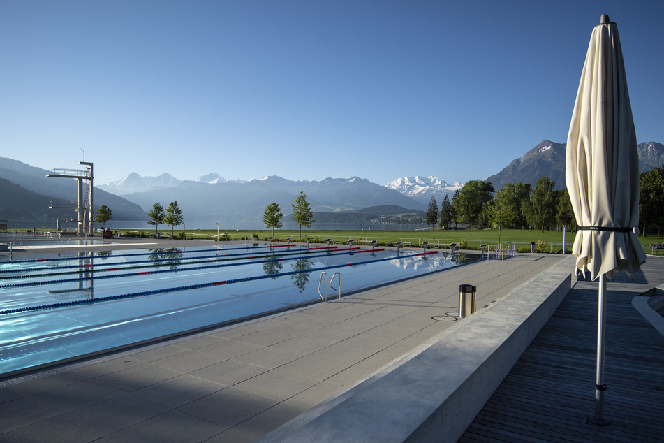 Ein Schwimmbad in der Schweiz.
