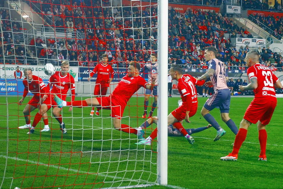 Oliver Fobassam (21, M.) war für den FSV Zwickau gegen Halle der Turm in der Schlacht.