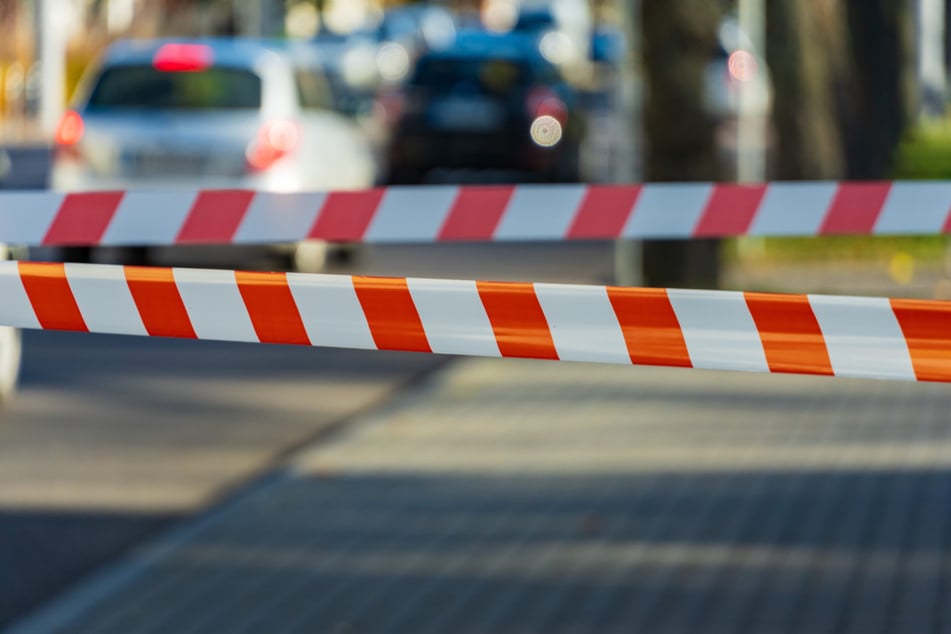 Nach einer Bedrohung gegen das Sozialamt ist die Polizei in der Gagarinstraße in Gera im Einsatz.
