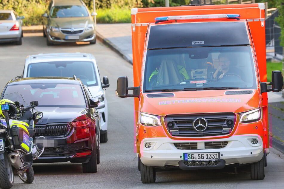 Der verletzte Senior wurde durch den Rettungsdienst in ein umliegendes Krankenhaus gebracht.