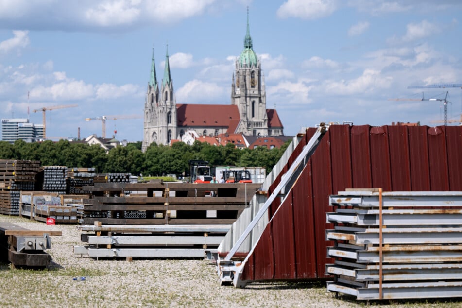Aufbau für das Oktoberfest beginnt: Münchner Theresienwiese gesperrt