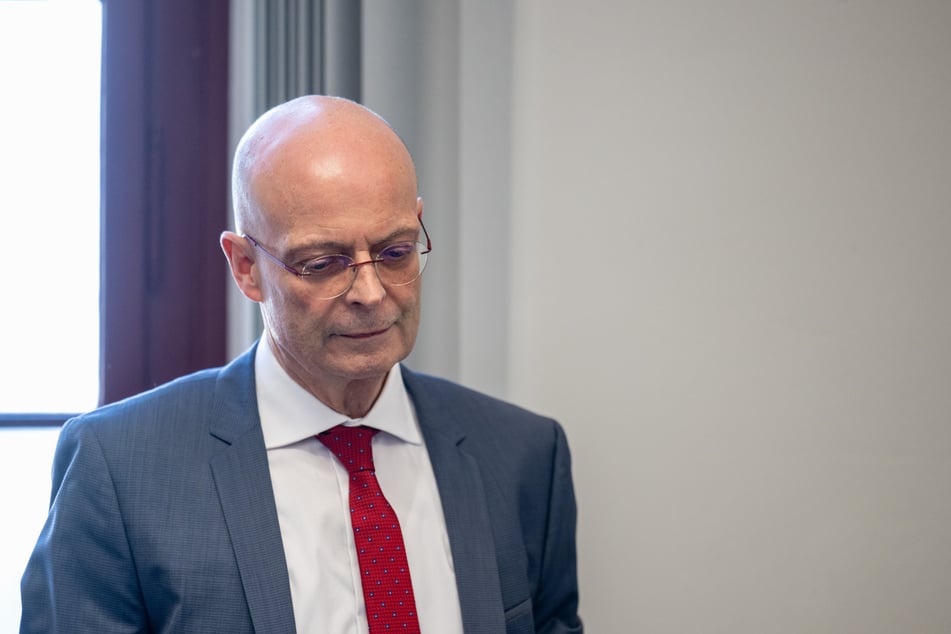 Halles ehemaliger Oberbürgermeister Bernd Wiegand (68, parteilos) im Gerichtssaal. Der BGH hat nun die Revision des Stadtoberhaupts in einem Zivilprozess verworfen.