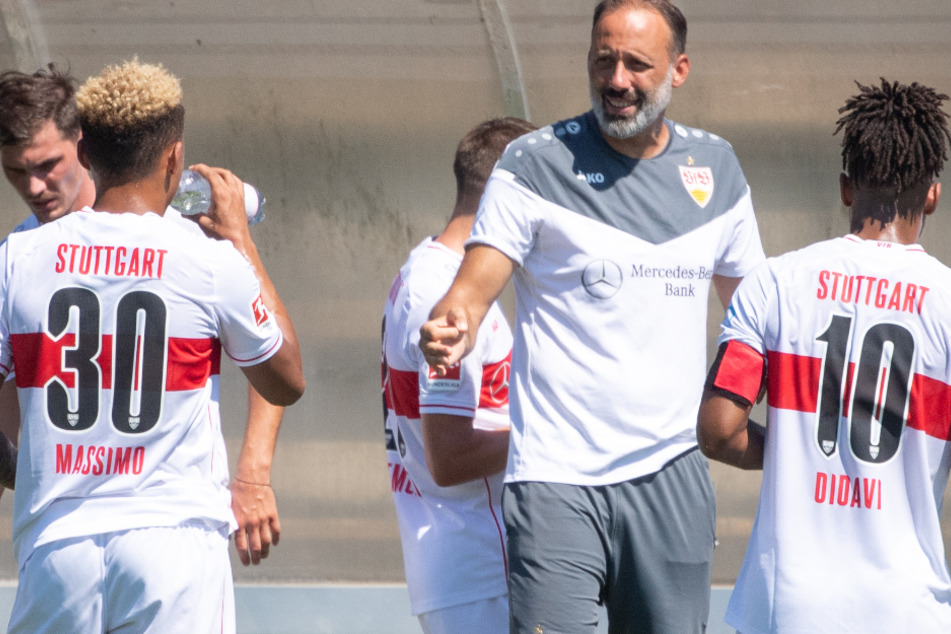 Arbeitet an den taktischen Feinheiten mit seinen Schützlingen: VfB-Coach Pellegrino Matarazzo (42).
