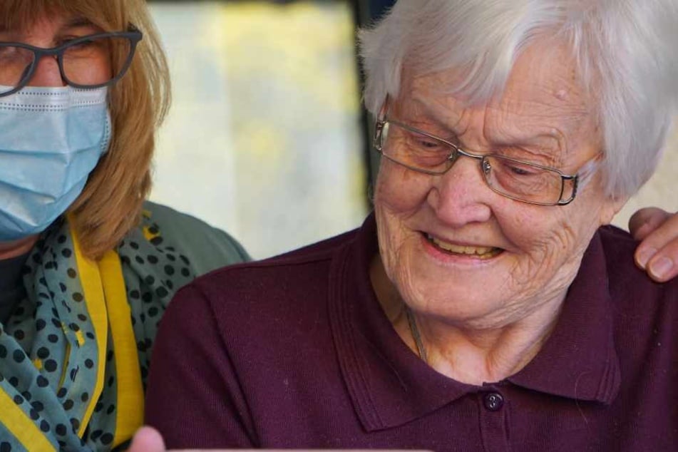 Kein Platz im Pflegeheim? Warum immer mehr Familien auf diese Lösung setzen