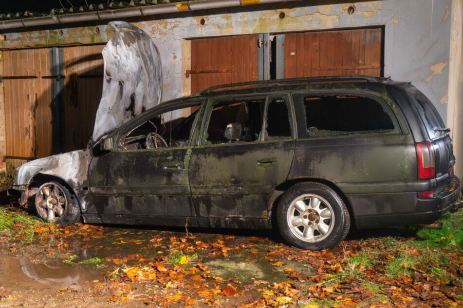 Ein Übergreifen der Flammen auf die Garage konnte verhindert werden.