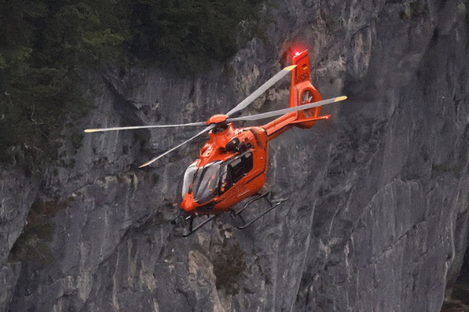 Ein Bergsteiger musste per Hubschrauber ins Tal geflogen werden.