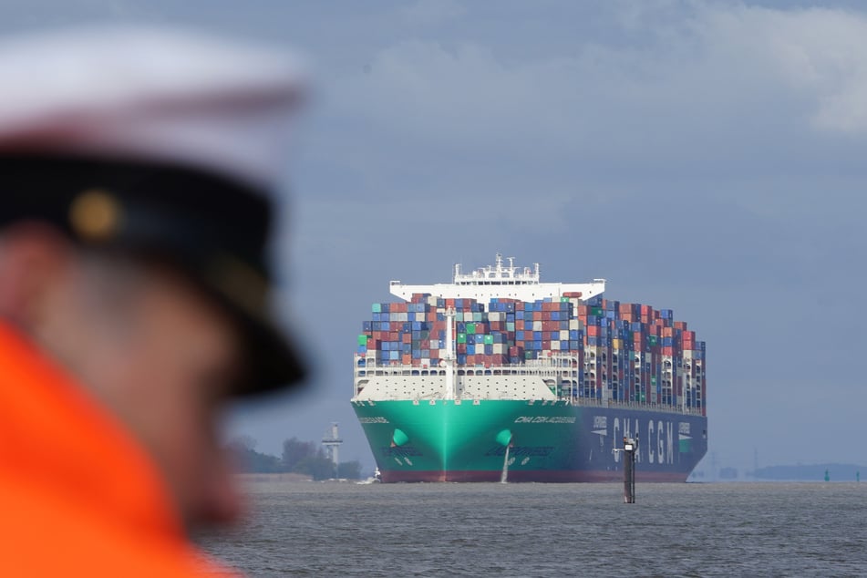 Das Schiff läuft zum ersten Mal den Hamburger Hafen an.