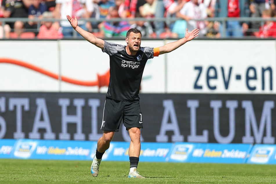 Janik Mäder (29) spielte vier Jahre lang für die BSG Chemie Leipzig und trug die Binde. Nun ist seine Zeit bei Grün-Weiß vorbei.