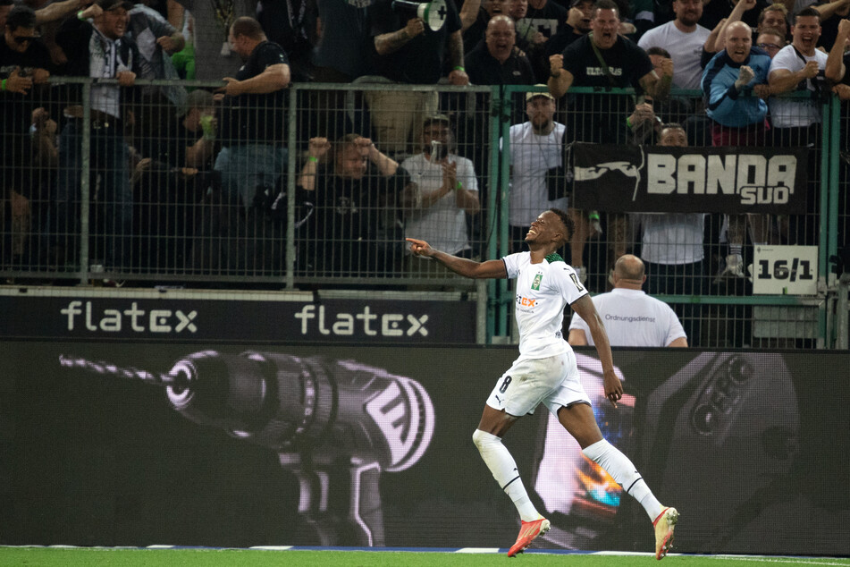 Jubellauf: Gegen Arminia Bielefeld schoss Denis Zakaria (25) sein erstes Tor in dieser Saison und ließ sich entsprechend feiern. Ein weiteres erzielte er gegen Borussia Dortmund.