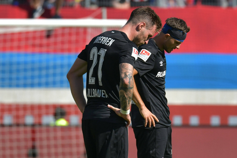 Diesmal soll der Kopf bei Michael Sollbauer (l.) nicht runtergehen. Am Sonntag will er gegen Bremen die Null halten - vor dem eigenen Tor.