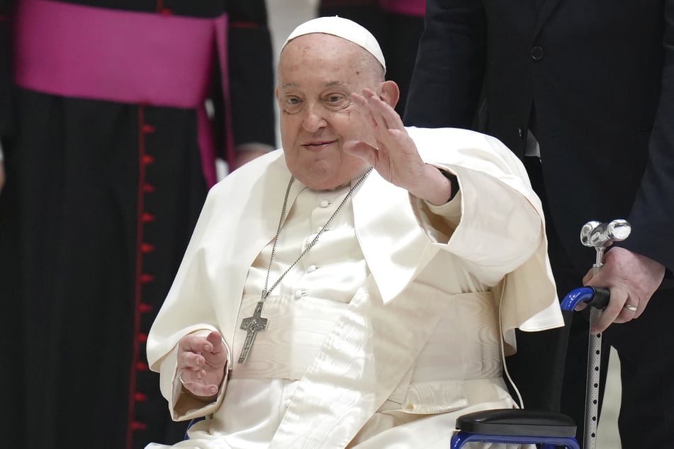 Papst Franziskus (88) wurde aufgrund einer andauernden Bronchitis ins Krankenhaus eingeliefert. (Archivbild)