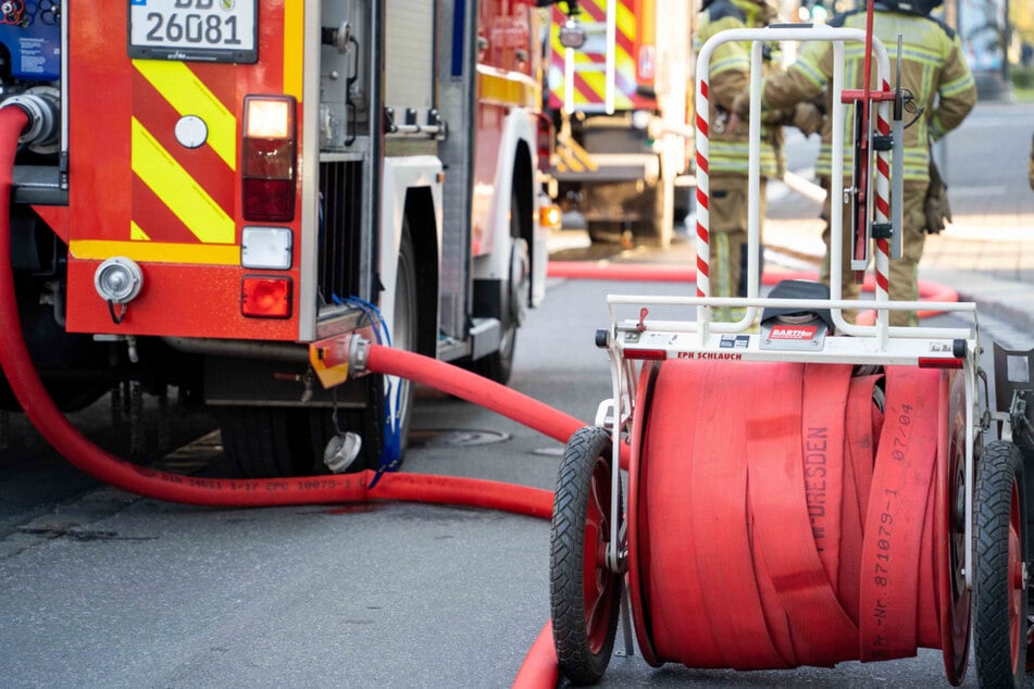 In Dresden-Löbtau musste die Feuerwehr am Freitagmorgen zu gleich zwei Einsätzen ausrücken. (Symbolbild)