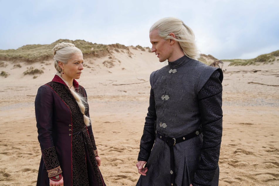 Emma D'Arcy (l) and Matt Smith portray Princess Rhaenyra Targaryen and Prince Daemon Targaryen, respectively in the GOT prequel, House of the Dragon.