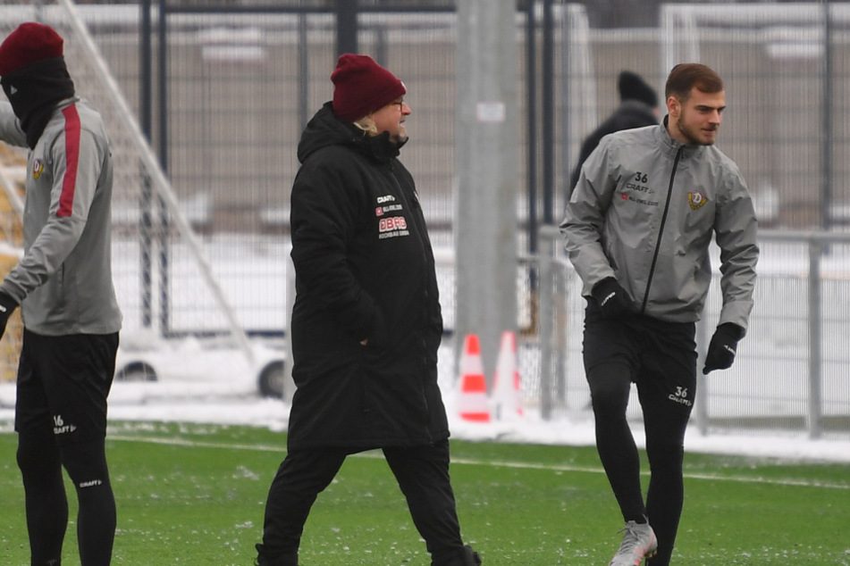 Heiko Scholz (M.) hat derzeit gemeinsam mit Ferydoon Zandi die Mütze im Dynamo-Training auf.