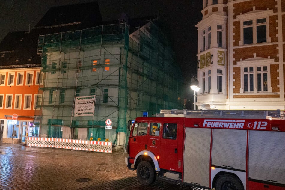 Das Baugerüst musste am Sonntag abgebaut werden.