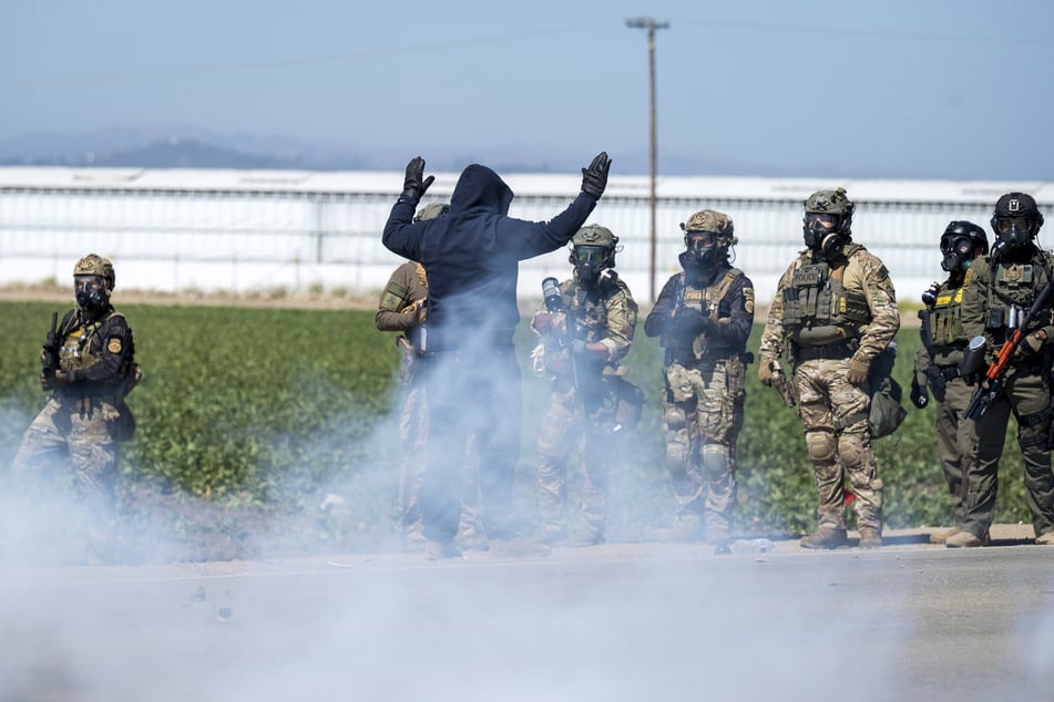 Die US-Einwanderungsbehörde ist gegen illegale Beschäftigte auf einer Cannabis-Farm vorgegangen.