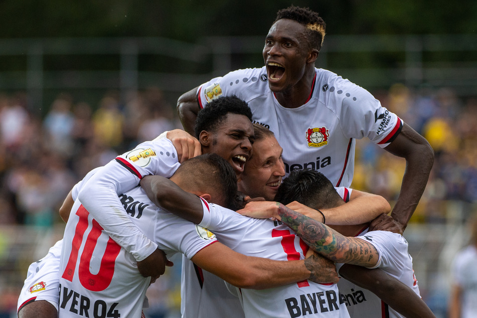 Bayer Leverkusen feierte bei Lok Leipzig einen ungefährdeten Sieg und zog in die 2. Runde ein.