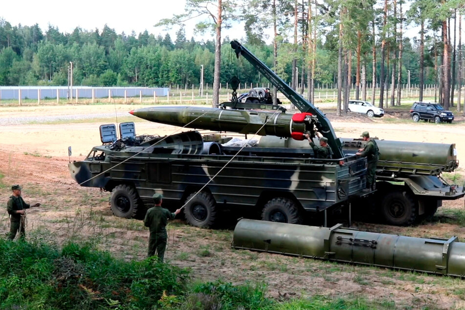 Soldaten der belarussischen Armee bei einer militärischen Übung in der Nähe von Astravets, etwa 145 Kilometer nordwestlich von Minsk.