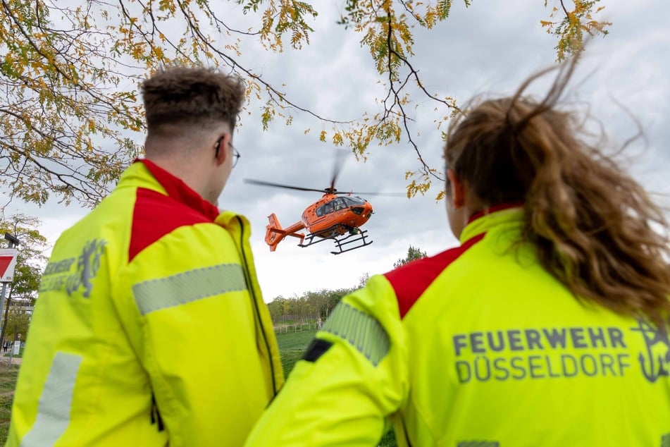 Ein Rettungshubschrauber brachte den Bewohner der Brandwohnung mit lebensgefährlichen Verbrennungen in eine Spezialklinik nach Köln.
