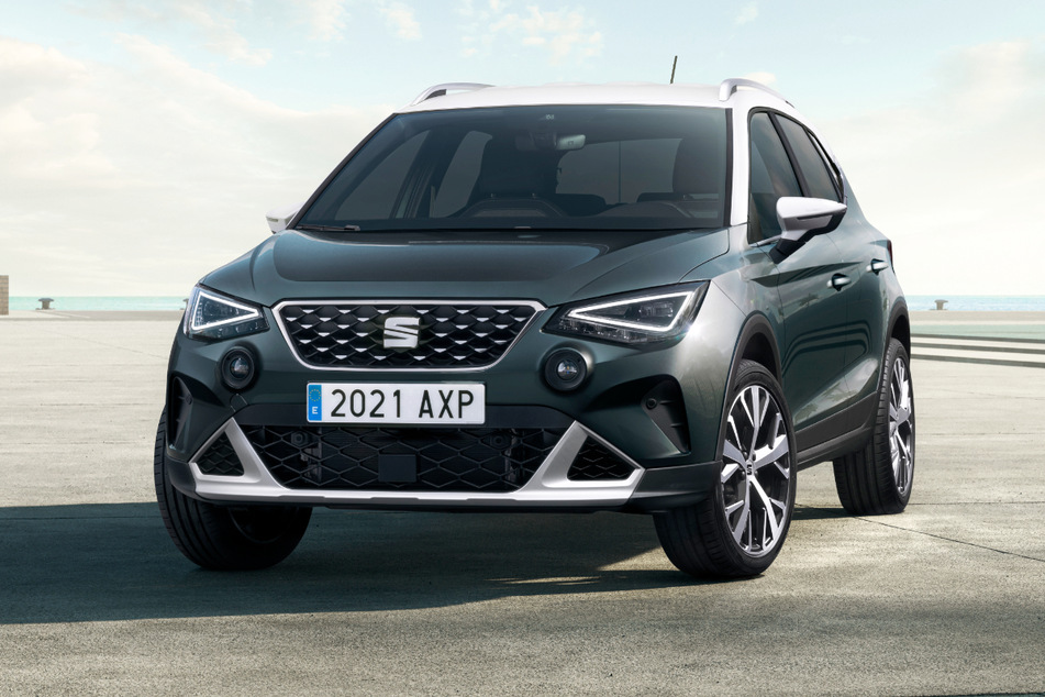 Deutlich größer ist der SEAT Arona. Durch die typische SUV-Bauweise bietet der Wagen mehr Platz.