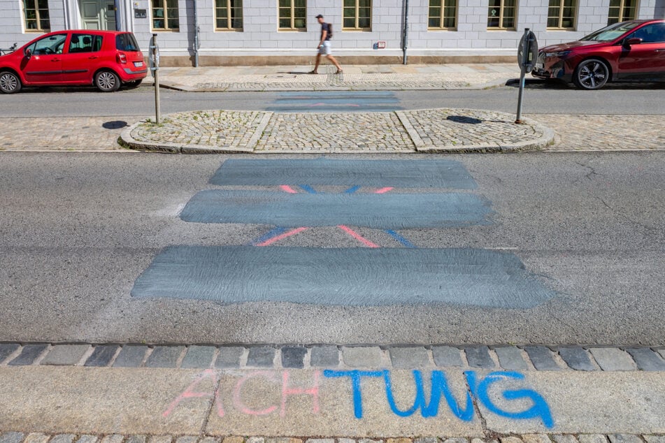 "Zebrastreifen" entfernt: So sah die Glacisstraße in der Neustadt am Montag aus.