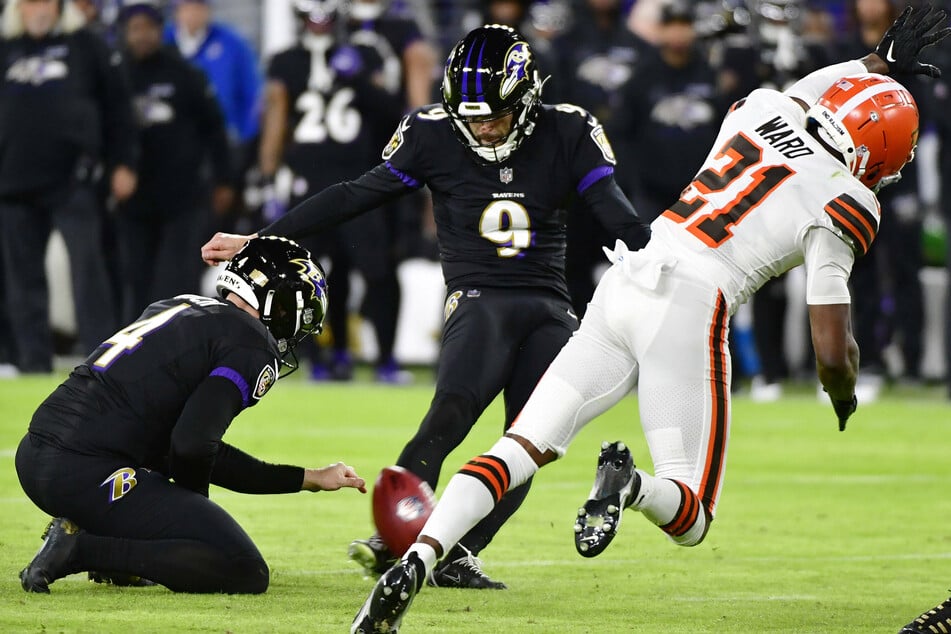 Ravens kicker Justin Tucker (c) kicked three field goals against the Browns.