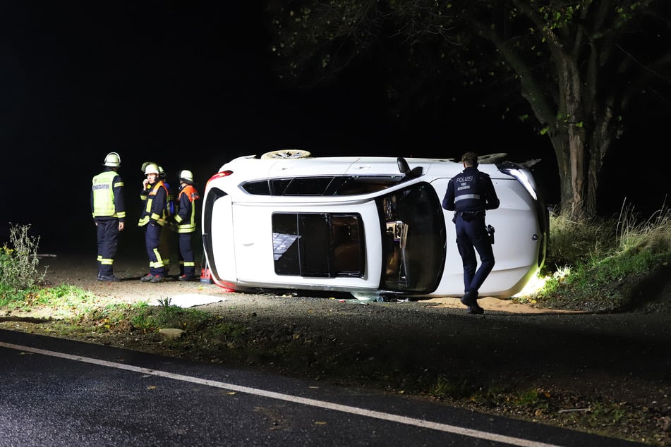 Mann versucht sich Kontrolle zu entziehen: Verfolgungsfahrt auf A3 endet in schwerem Unfall