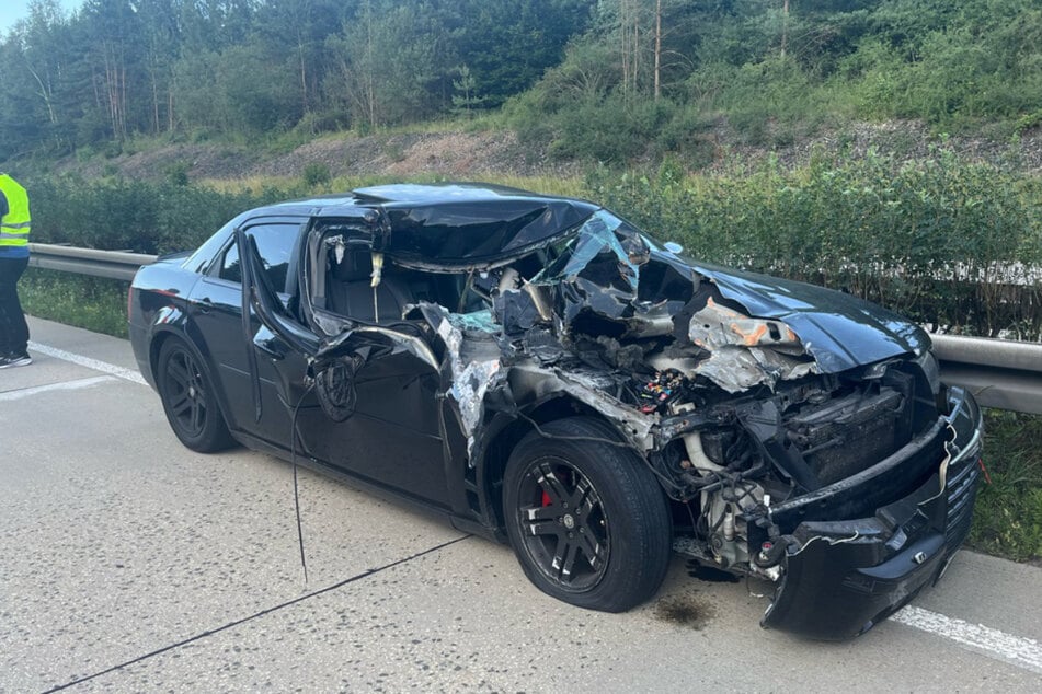 Unfall A9: A9 Richtung Berlin voll gesperrt: Chrysler-Fahrer überholt zu spät