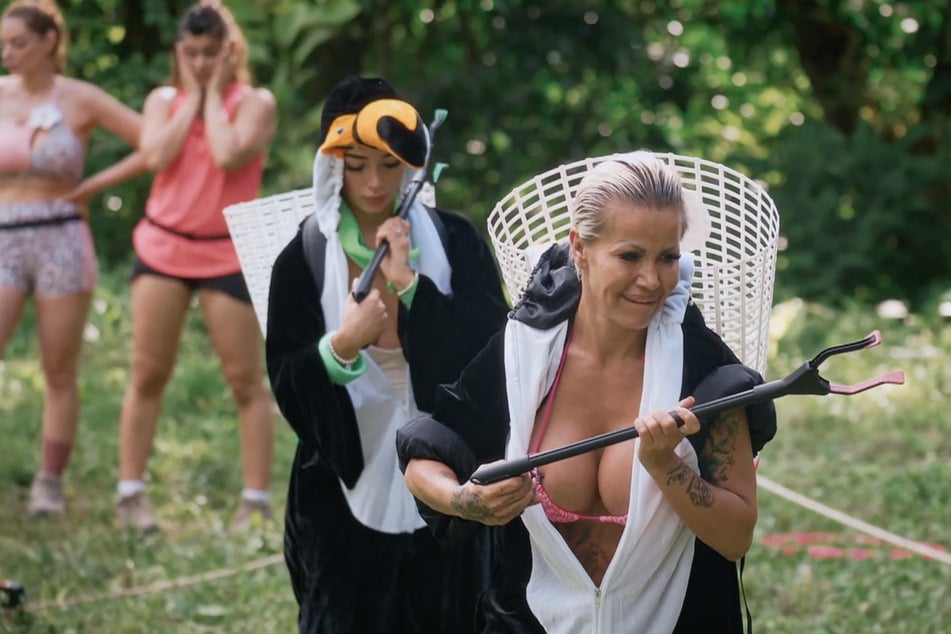 Ginger Costello-Wollersheim (39, v.) kostet ihrem Team wichtige Punkte.