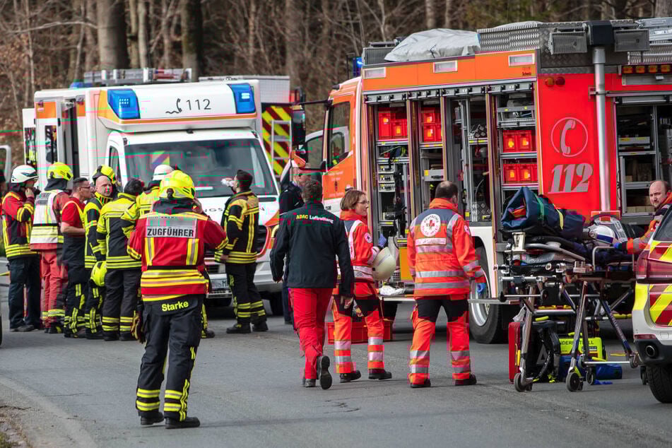 Die Rettungskräfte mussten drei Verletzte ins Krankenhaus bringen. (Symbolfoto)