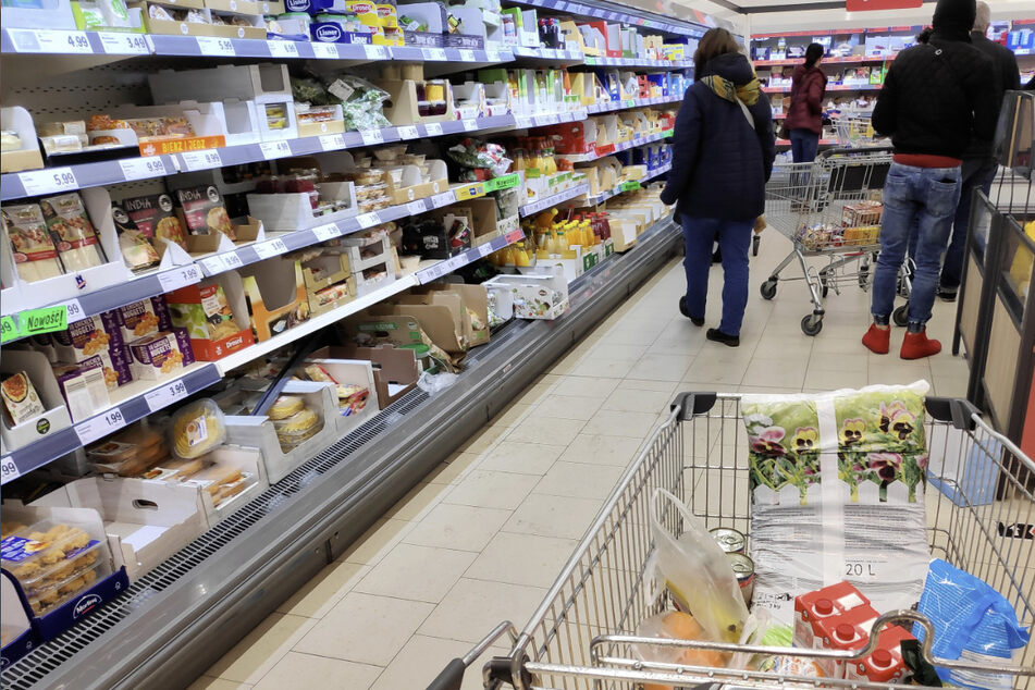 Viele Menschen haben wegen steigender Preise kaum Geld für Essen. Polen hat deshalb die Mehrwertsteuer auf Grundnahrungsmittel ausgesetzt.