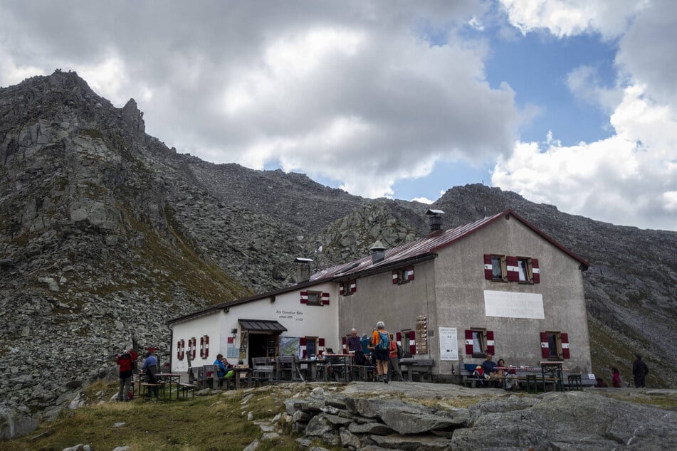 Die über verschiedene Wanderwege erreichbare Chemnitzer Hütte in Südtirol wird privat bewirtschaftet.