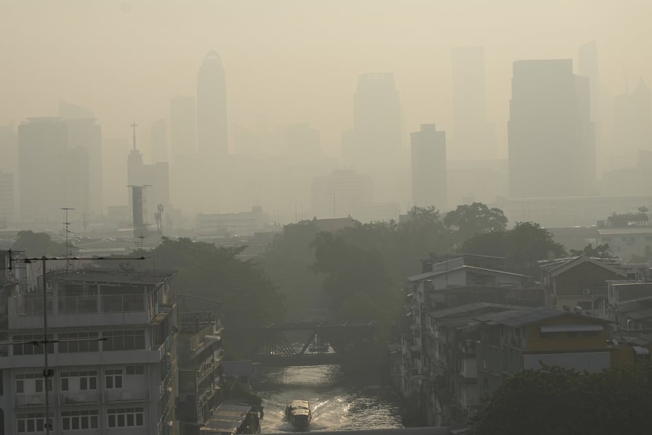 Wie ein dichter Nebel liegt der Smog über Thailands Hauptstadt Bangkok.