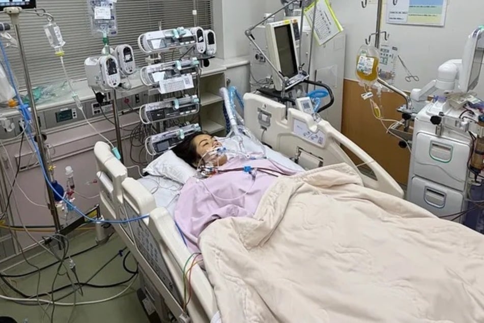 Obwohl Sarah im Koma liegt, gibt es bereits erste Anzeichen einer Besserung.