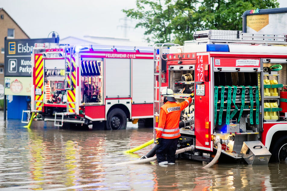 Ein Unwetter hat am Montag für zahlreiche Feuerwehr-Einsätze im Landkreis Aurich gesorgt. Unter anderem wurden ganze Straßen überschwemmt. (Symbolfoto)