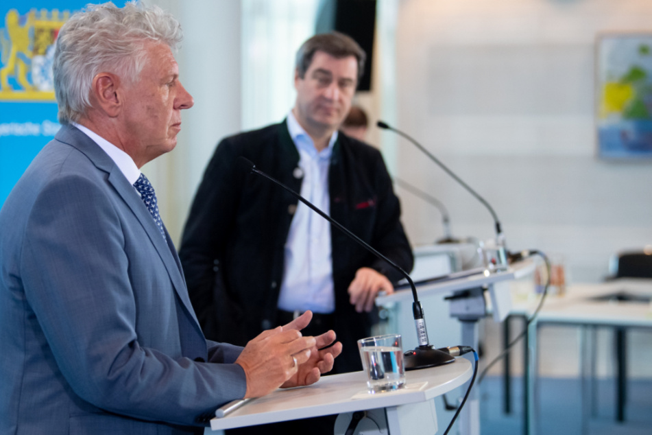 Markus Söder (r, CSU), Ministerpräsident von Bayern, und Dieter Reiter (SPD), Oberbürgermeister von München, bei der Oktoberfest-Pressekonferenz.
