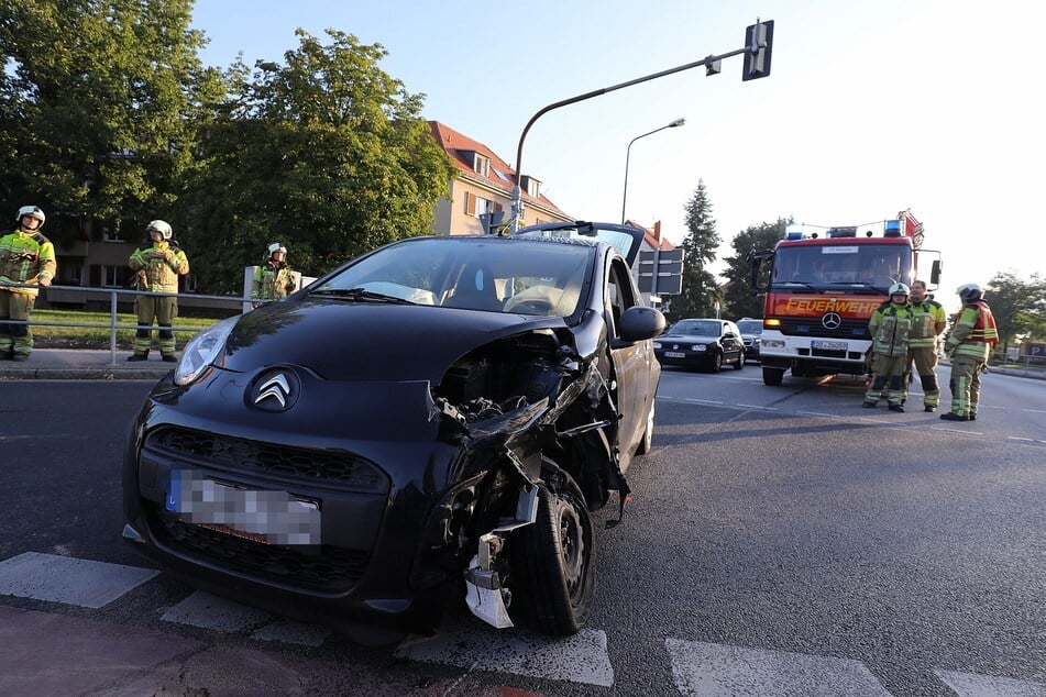Der schwarze Citroen C1 ist einer der beiden Unfallwagen.