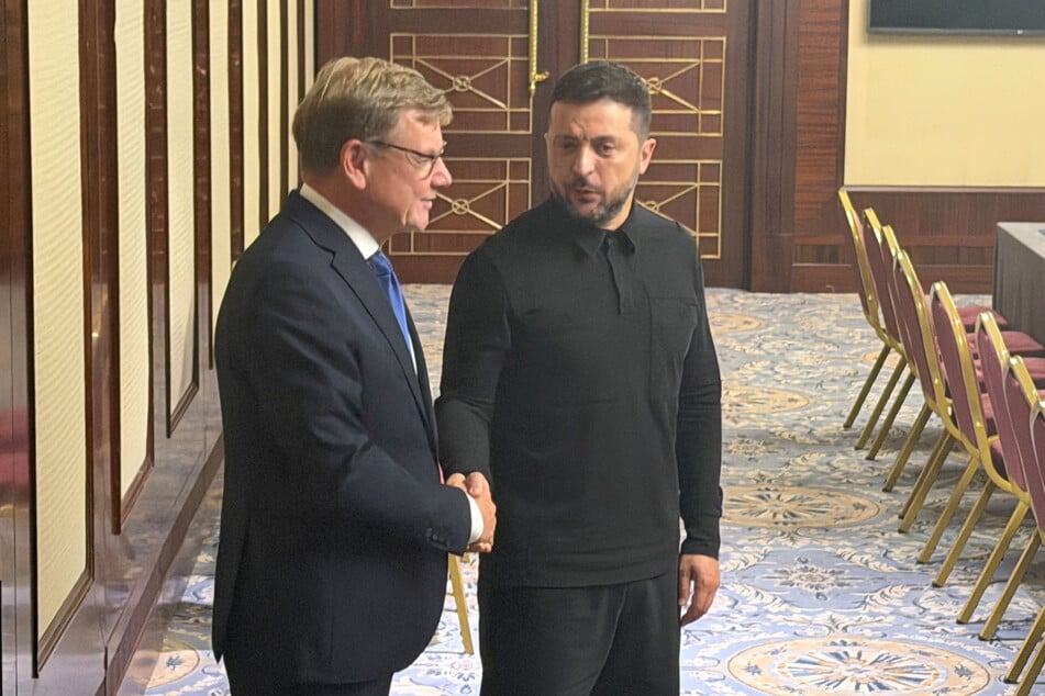 Am Samstag traf sich Bundesaußenminister Johann Wadephul (63, CDU, l.) mit dem ukrainischen Präsidenten Wolodymyr Selenskyj (48) in Kiew.