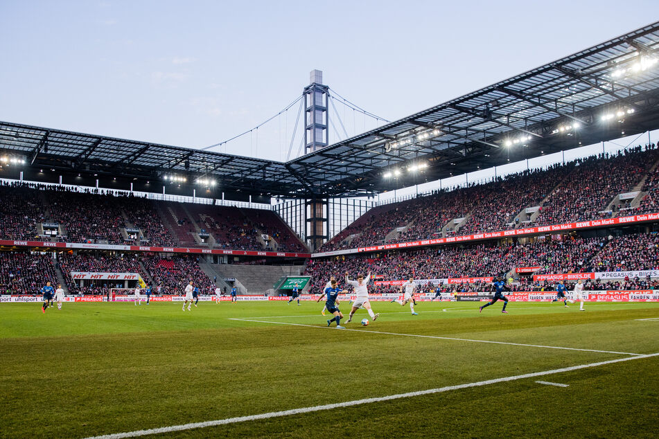 Beim Heimspiel des 1. FC Köln gegen Borussia Dortmund am Sonntag dürfen die Geißböcke 50.000 Besucher im RheinEnergieStadion empfangen.