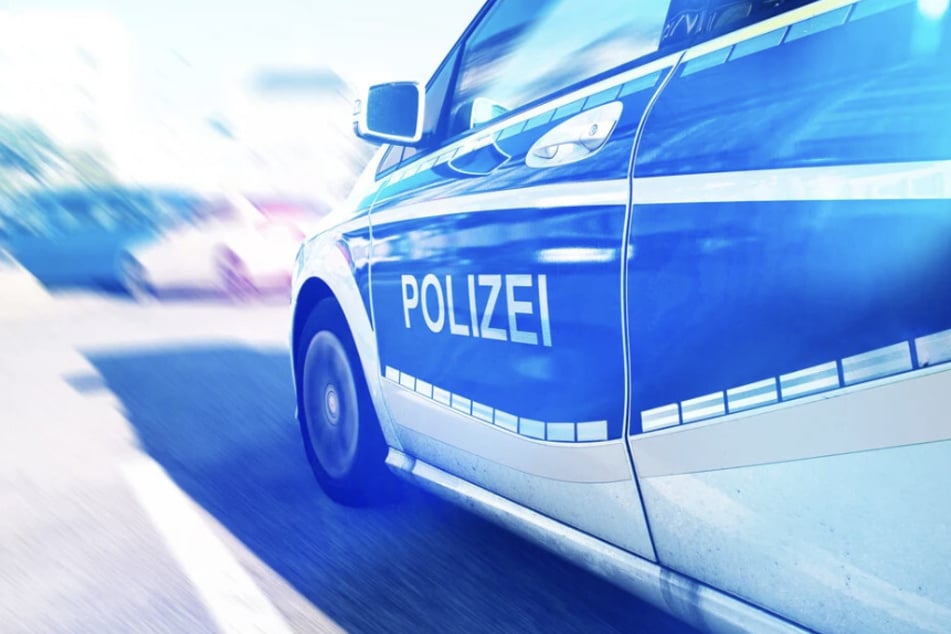 Die Polizei verfolgte am Freitagmorgen einen VW-Fahrer (32). Der Mann bretterte mit 100 Sachen durch Plauen, hatte dabei ein Baby an Bord. (Symbolbild)