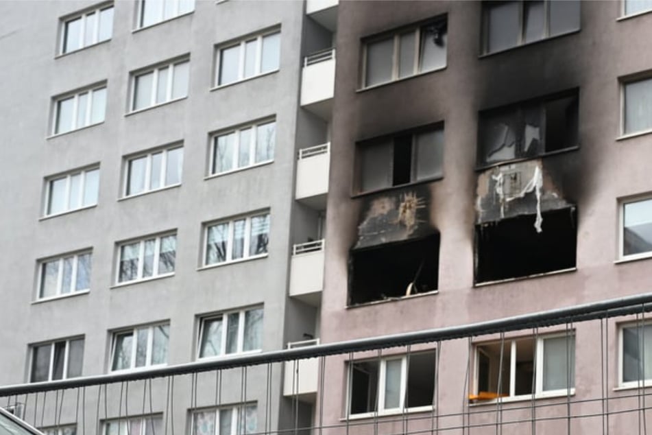 Berlin: Mutter und zwei Kinder sterben bei Hochhaus-Brand: Brach Feuer in Messie-Wohnung aus?