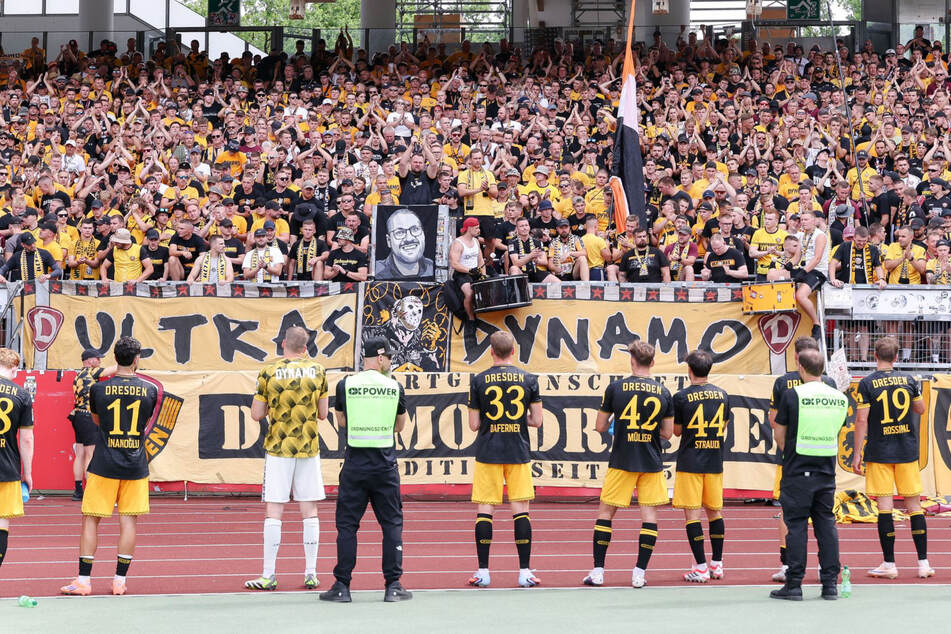 Aufmunternden Applaus gab es nach Abpfiff von den 7000 mitgereisten Dynamo-Fans.