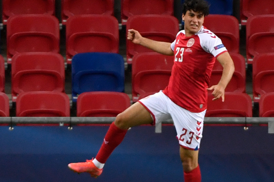 VfB-Neuzugang Wahid Faghir (18) feiert hier im Trikot der dänischen U21-Nationalmannschaft. Künftig auch so in Stuttgart?