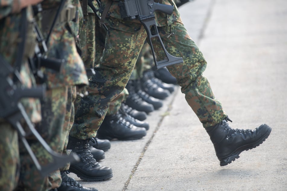 Im Jahr 2023 wurden deutschlandweit 2203 Soldaten im Alter von 17 Jahren eingestellt. (Symbolbild)