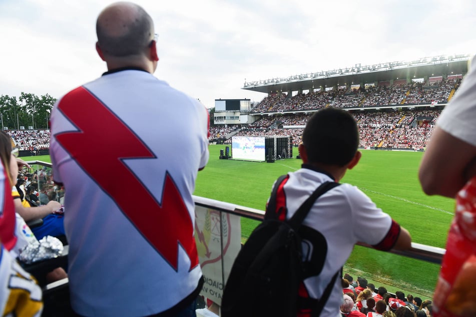 Sicherheits-Alarm! Fußball-Klub steht kurz vor Saisonstart ohne Stadion da