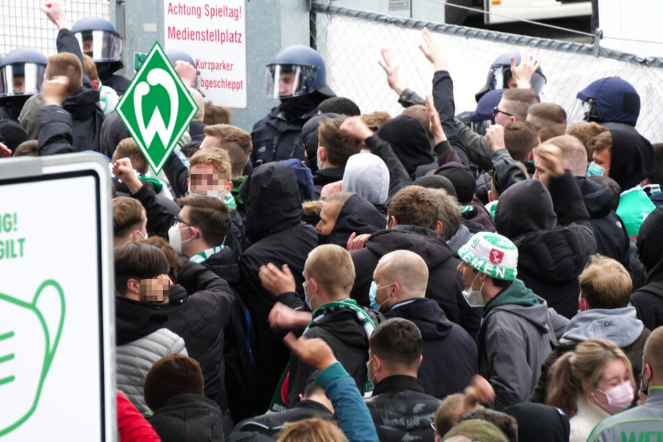 Randale am Stadion: Fans von Werder Bremen lassen Aggression freien Lauf!